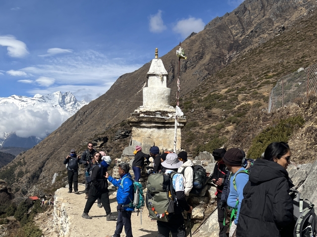 Trek to Dingboche