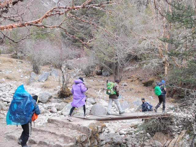 Trek to Tengboche