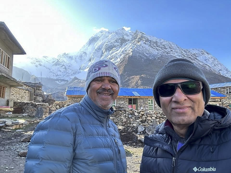 trek in manaslu region